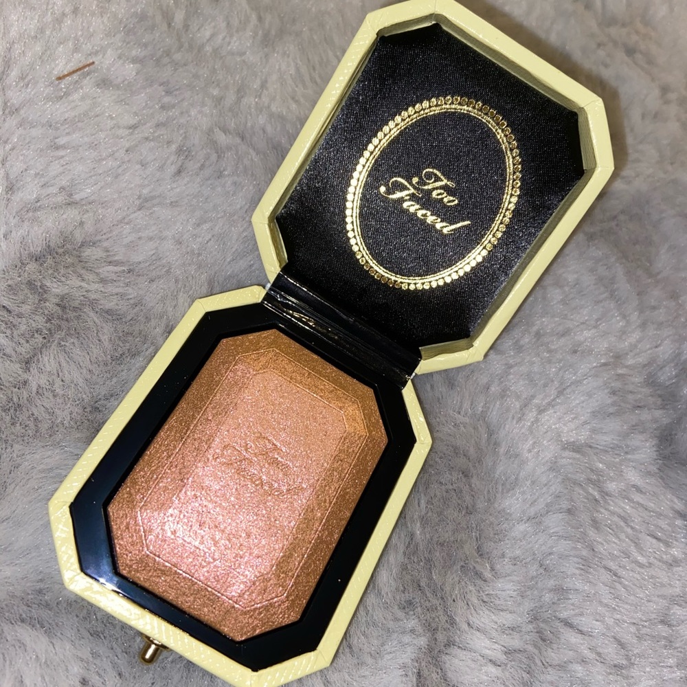 BRAND NEW Too Faced Diamond Light Highlighter